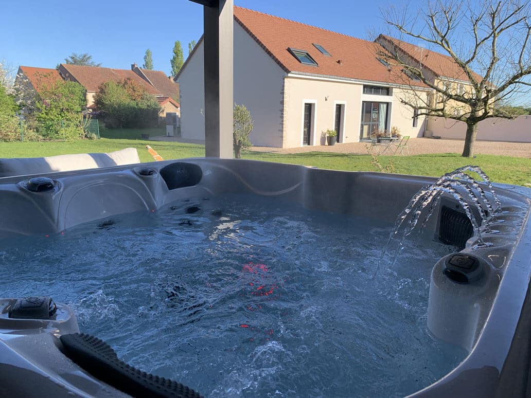 Jacuzzi avec jets en fonctionnement